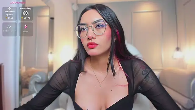 Snapshot of AzuraKindong chatting on February 4, 2026, 7:20 pm AzuraKindong online show from February 4, 2026, 7:20 pm