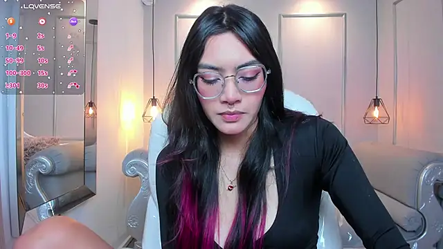 AzuraKindong online show from October 14, 2025, 7:14 pm