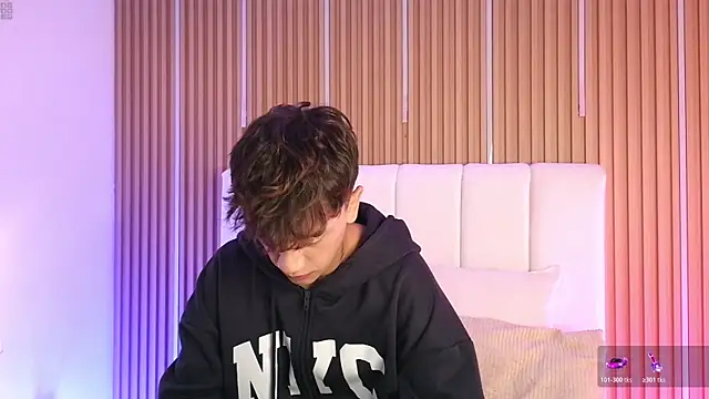 Tomy Rox online show from April 4, 2026, 7:42 pm