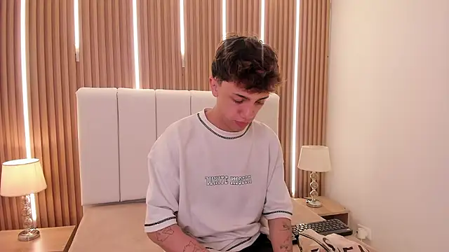 Snapshot of Tomy_Rox chatting on February 7, 2026, 7:33 pm Tomy Rox online show from February 7, 2026, 7:33 pm