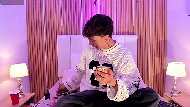 Snapshot of Tomy_Rox chatting on February 19, 2026, 8:50 pm Tomy Rox online show from February 19, 2026, 8:50 pm