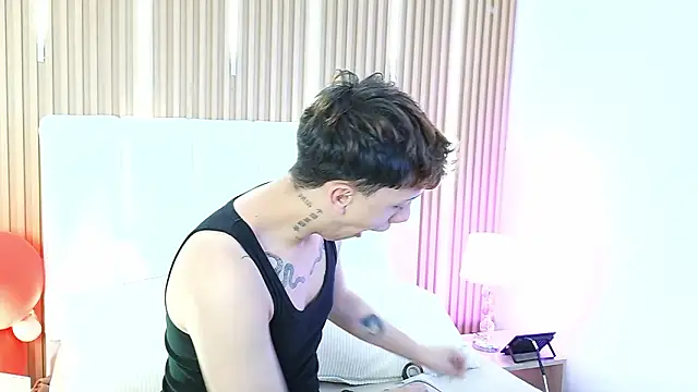 Snapshot of Tomy_Rox chatting on February 17, 2026, 8:39 pm Tomy Rox online show from February 17, 2026, 8:39 pm