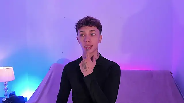 Snapshot of Tomy_Rox chatting on February 2, 2026, 6:18 pm Tomy Rox online show from February 2, 2026, 6:18 pm