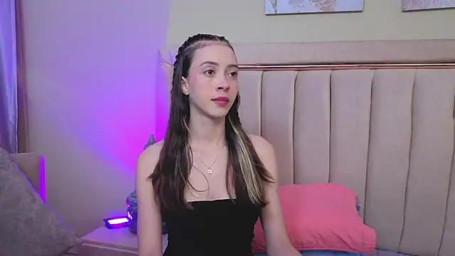 sophiia grey 1 online show from May 28, 2026, 9:43 pm