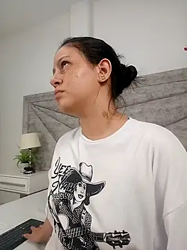 Snapshot of Arii_Vga chatting on January 21, 2025, 5:38 am Arii Vga online show from January 21, 2025, 5:38 am