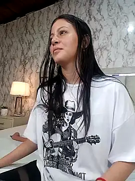 Snapshot of Arii_Vga chatting on December 15, 2024, 5:23 am Arii Vga online show from December 15, 2024, 5:23 am