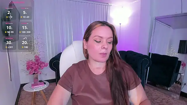 Snapshot of Aida_adams chatting on March 18, 2025, 7:44 pm Aida adams online show from March 18, 2025, 7:44 pm