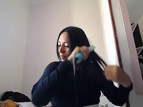 Laura martin  online show from November 4, 2025, 3:38 pm