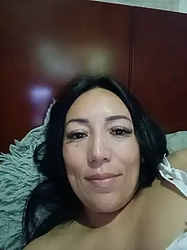Snapshot of Laura_martin_ chatting on May 10, 2026, 8:07 am Laura martin online show from May 10, 2026, 8:07 am