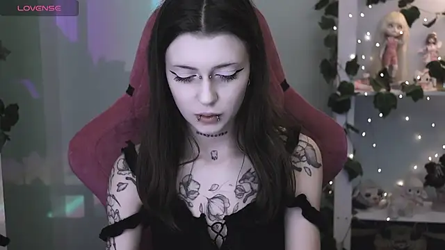Snapshot of prettybones chatting on May 7, 2026, 10:35 pm prettybones online show from May 7, 2026, 10:35 pm