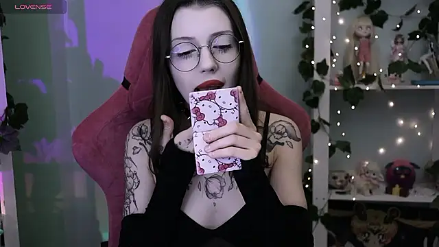 prettybones online show from February 5, 2026, 12:06 am