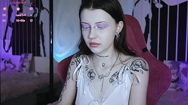 prettybones online show from February 25, 2025, 1:32 pm