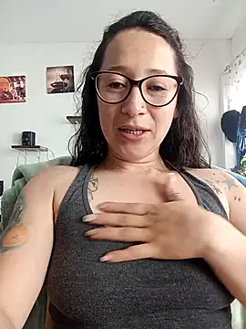 Snapshot of emilypoppy3 chatting on February 21, 2026, 8:33 pm emilypoppy3 online show from February 21, 2026, 8:33 pm