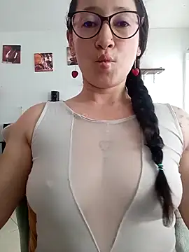 Snapshot of emilypoppy3 chatting on March 4, 2026, 7:10 pm emilypoppy3 online show from March 4, 2026, 7:10 pm