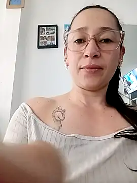 Snapshot of emilypoppy3 chatting on May 6, 2026, 12:31 pm emilypoppy3 online show from May 6, 2026, 12:31 pm