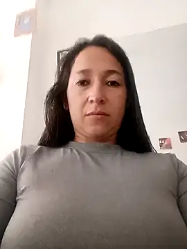 Snapshot of emilypoppy3 chatting on April 21, 2026, 9:43 pm emilypoppy3 online show from April 21, 2026, 9:43 pm