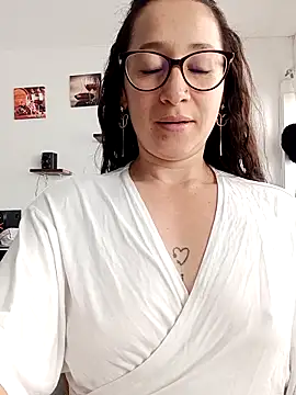 Snapshot of emilypoppy3 chatting on February 20, 2026, 7:16 pm emilypoppy3 online show from February 20, 2026, 7:16 pm