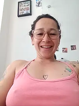 Snapshot of emilypoppy3 chatting on May 1, 2026, 3:39 pm emilypoppy3 online show from May 1, 2026, 3:39 pm