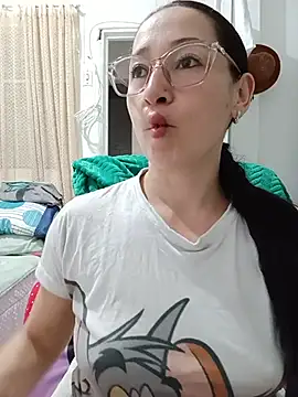 Snapshot of emilypoppy3 chatting on June 9, 2026, 9:05 pm emilypoppy3 online show from June 9, 2026, 9:05 pm