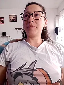 Snapshot of emilypoppy3 chatting on March 1, 2026, 1:00 pm emilypoppy3 online show from March 1, 2026, 1:00 pm