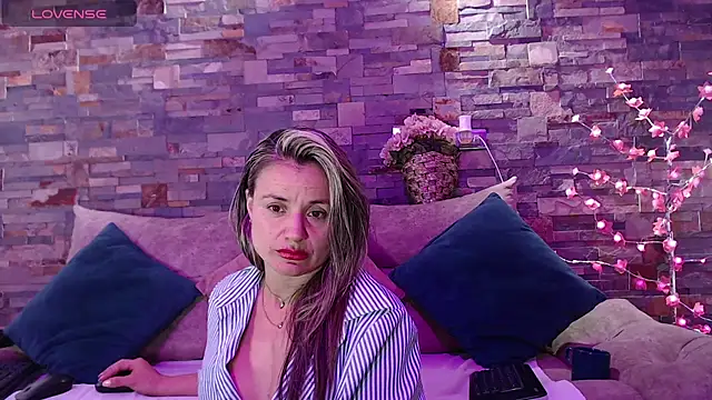 sweetfantasyy69 online show from December 4, 2024, 1:52 am