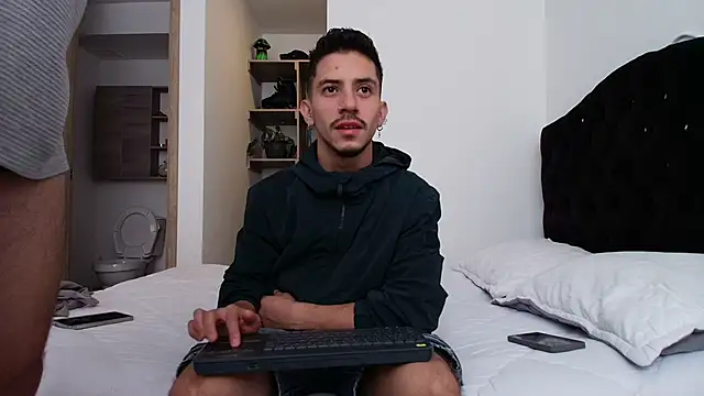 Snapshot of Aron-santoro chatting on February 24, 2026, 3:24 pm Aron-santoro online show from February 24, 2026, 3:24 pm