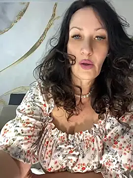 Snapshot of Katie-n chatting on July 27, 2026, 6:20 am Katie-n online show from July 27, 2026, 6:20 am