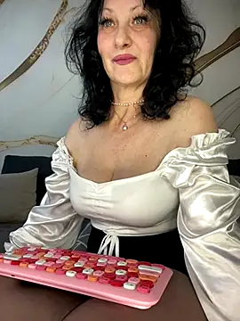 Katie-n online show from September 29, 2025, 6:09 am