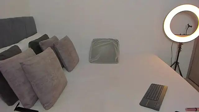 im sarah34 online show from September 23, 2025, 6:15 pm