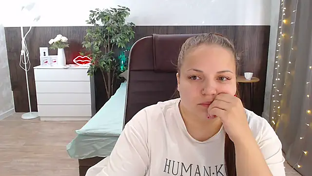 Crazyy girl  online show from March 2, 2025, 8:27 am