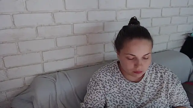 Crazyy girl  online show from October 21, 2025, 2:38 pm