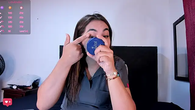 kandy-Jhonson online show from October 10, 2025, 1:01 pm