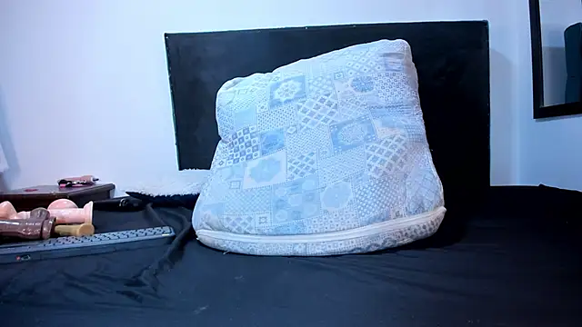 kandy-Jhonson online show from November 27, 2025, 11:27 pm