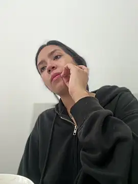 Mila Morgan online show from April 6, 2026, 4:08 pm