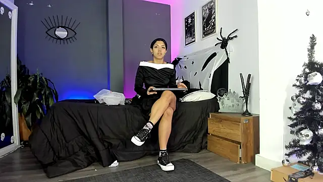 Raven Witch  online show from December 5, 2025, 8:17 pm