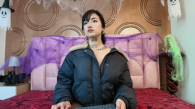 emmily keller19 online show from October 21, 2025, 1:21 pm