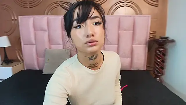 emmily keller19 online show from March 31, 2026, 1:13 pm