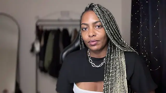 marisilva br online show from November 26, 2025, 7:58 pm