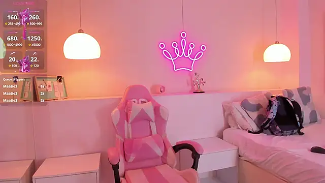 Snapshot of violeth_hill chatting on October 25, 2025, 7:25 pm violeth hill online show from October 25, 2025, 7:25 pm