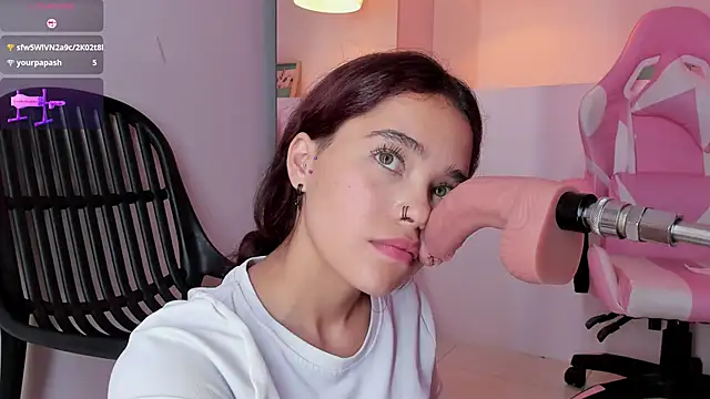 Snapshot of violeth_hill chatting on March 21, 2025, 10:39 pm violeth hill online show from March 21, 2025, 10:39 pm