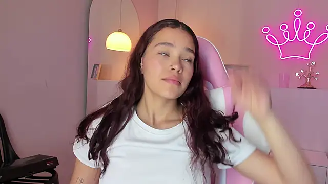 Snapshot of violeth_hill chatting on March 8, 2025, 7:20 pm violeth hill online show from March 8, 2025, 7:20 pm