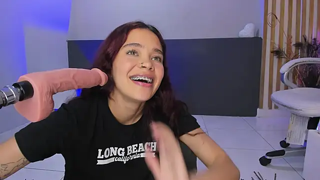 Snapshot of violeth_hill chatting on March 6, 2025, 11:42 pm violeth hill online show from March 6, 2025, 11:42 pm