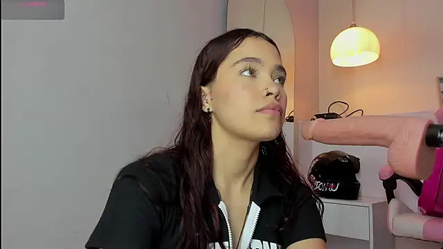 Snapshot of violeth_hill chatting on March 12, 2025, 7:47 pm violeth hill online show from March 12, 2025, 7:47 pm