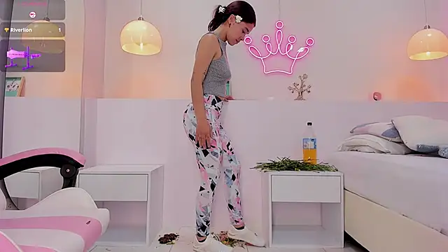 Snapshot of violeth_hill chatting on March 20, 2025, 2:40 am violeth hill online show from March 20, 2025, 2:40 am