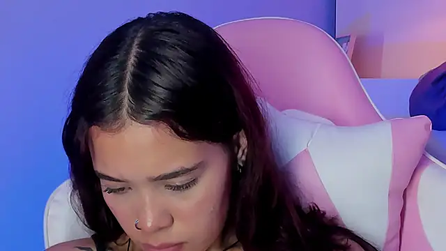 Snapshot of violeth_hill chatting on March 10, 2025, 2:06 am violeth hill online show from March 10, 2025, 2:06 am