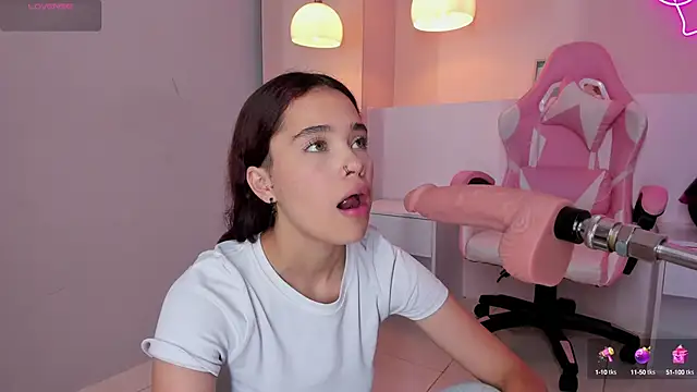 Snapshot of violeth_hill chatting on March 21, 2025, 7:35 pm violeth hill online show from March 21, 2025, 7:35 pm