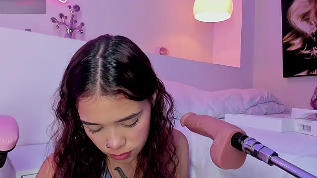 Snapshot of violeth_hill chatting on March 14, 2025, 12:07 pm violeth hill online show from March 14, 2025, 12:07 pm