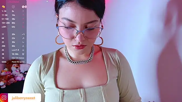 juli05star20 online show from November 18, 2025, 1:10 am