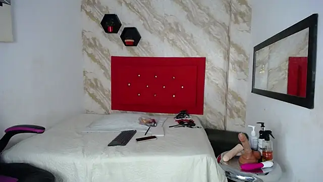 Snapshot of issa__love chatting on November 15, 2025, 12:20 pm issa love online show from November 15, 2025, 12:20 pm