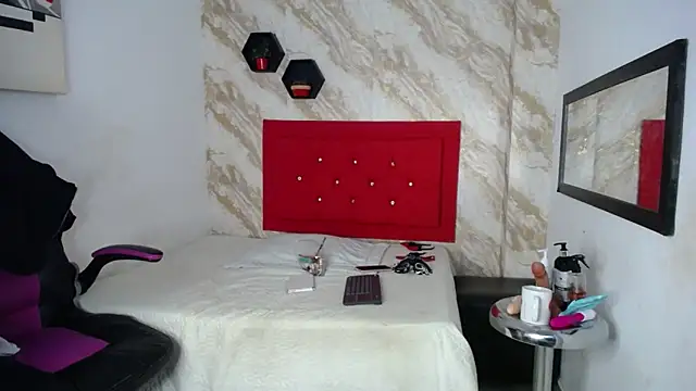 Snapshot of issa__love chatting on November 28, 2025, 1:00 pm issa love online show from November 28, 2025, 1:00 pm